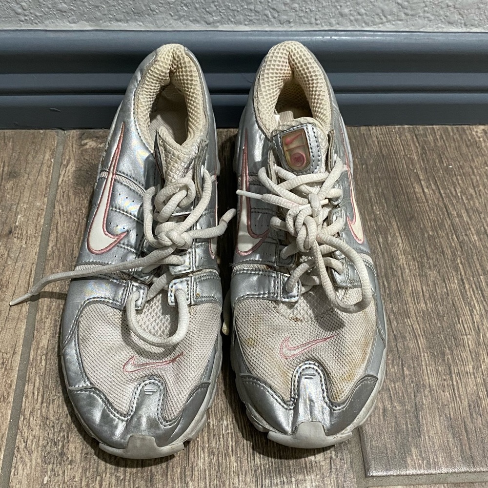 Nike tennis shoes